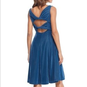 Gal Meets Glam Christine Velvet Twist back Dress